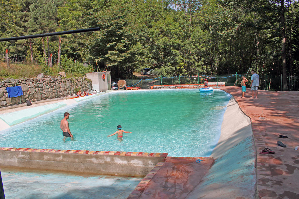 Camping Le P'Tit Bonheur Escaro Kültér fotó